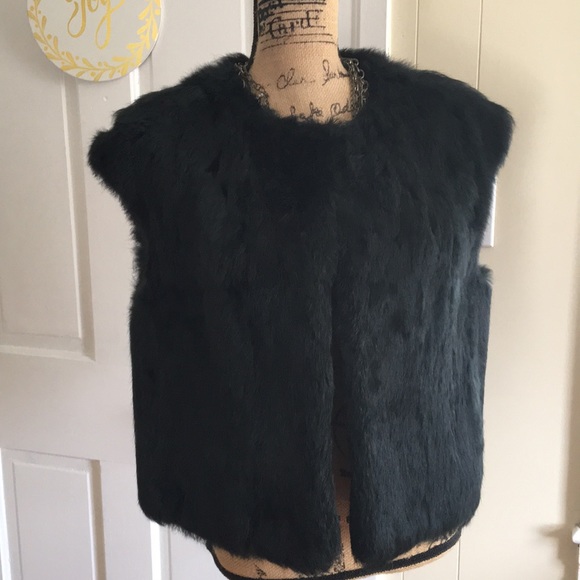 PER SE by CARLISLE New York • Gorgeous Fur Vest - Picture 4 of 15
